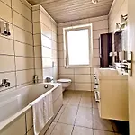 Home Inn Hotel 3*