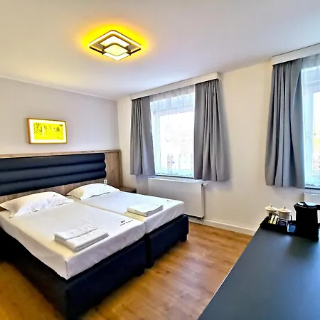 Home Inn Hotel Bed & Breakfast