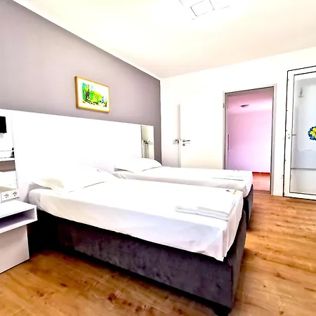 Home Inn Hotel Bed & Breakfast