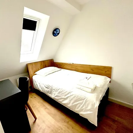 Home Inn Hotel 3*