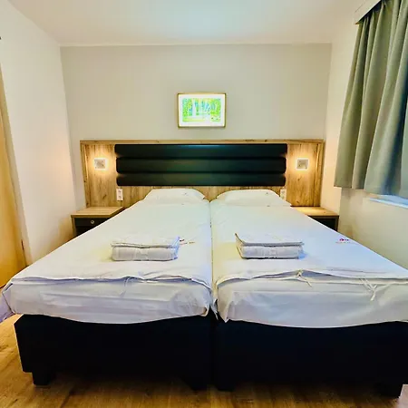 Home Inn Hotel Nocleg ze śniadaniem 3*