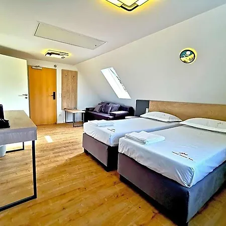 Home Inn Hotel Panzió