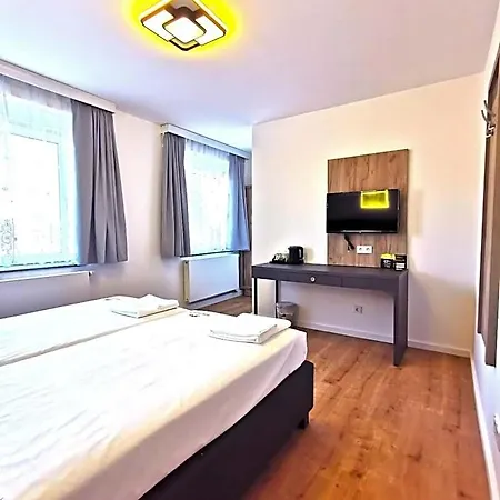 Home Inn Hotel Panzió