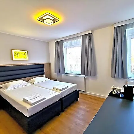 Panzió Home Inn Hotel Dormagen