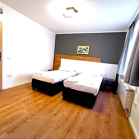 Panzió Home Inn Hotel