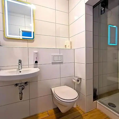 Panzió Home Inn Hotel 4*