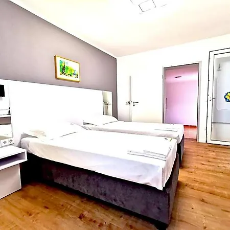 Home Inn Hotel Panzió 4*