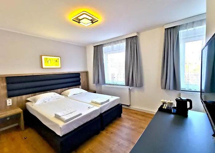 Home Inn Hotel Bed & Breakfast