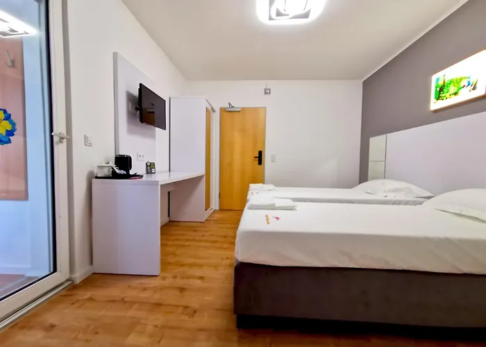 Home Inn Hotel Bed & Breakfast